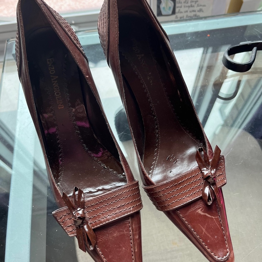Pointed Toe pumps